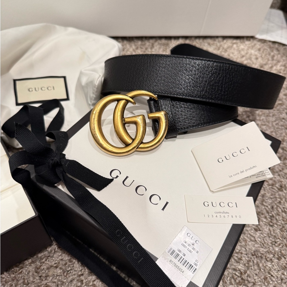 Gucci Women's Black Leather Belt with Gold GG Buckle - Picture 1 of 5